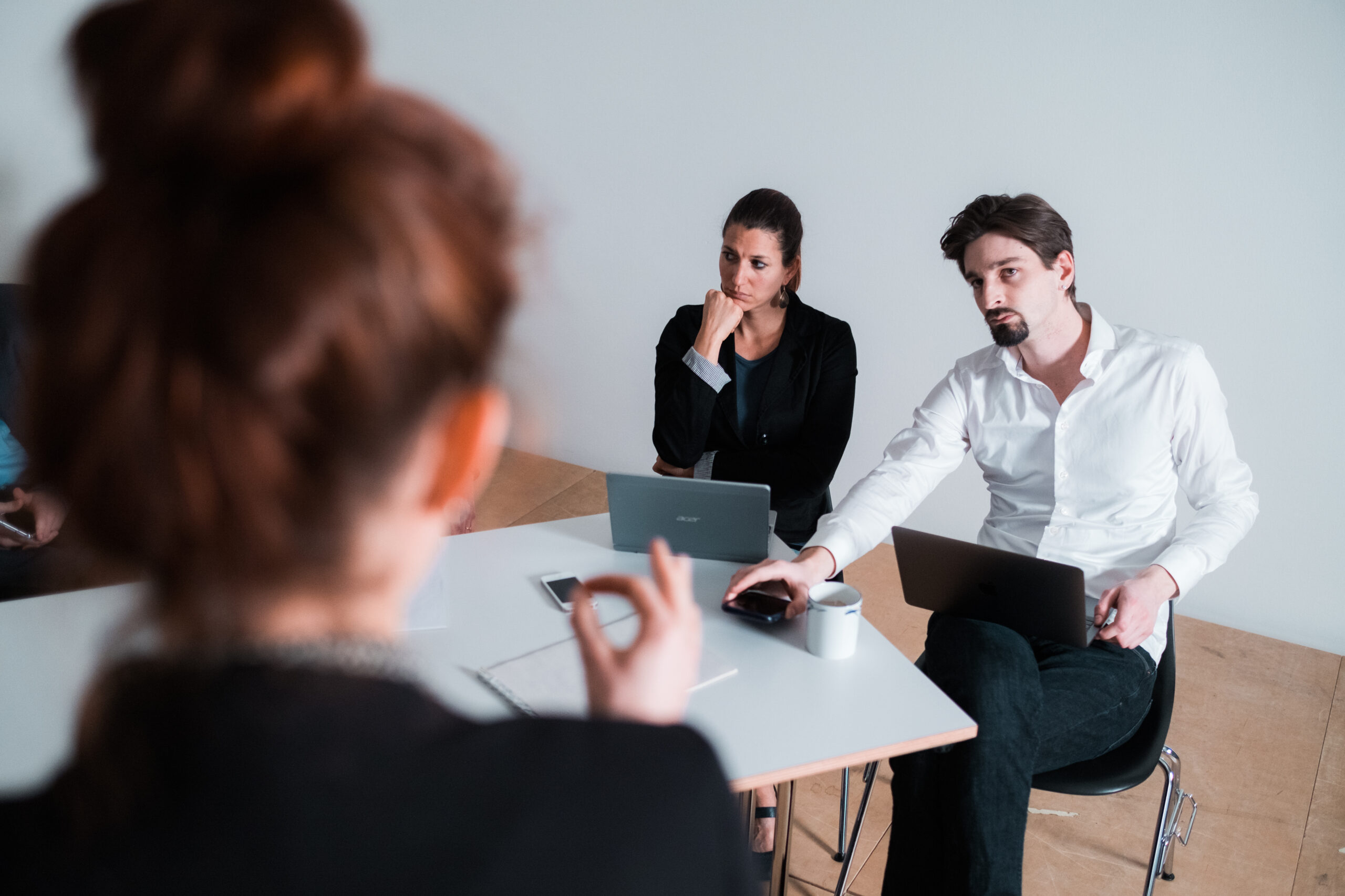 Schauspielerin in einem interaktiven Unternehmenstheater